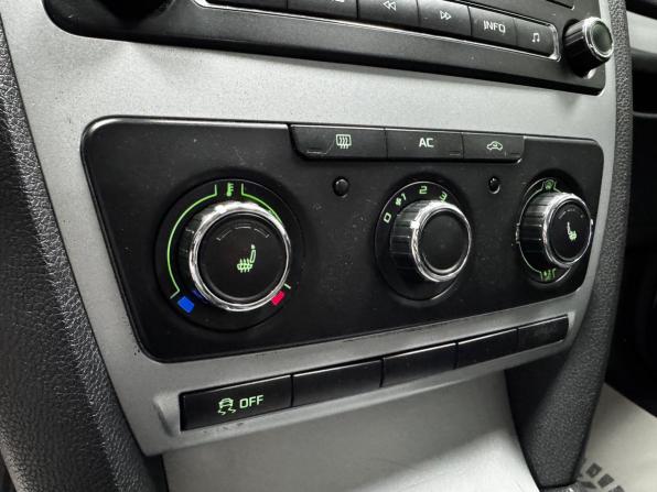 Skoda Octavia II (A5) Рестайлинг с пробегом 2012 года, цена 900 000 рублей, 239983 км, лифтбек, Автокод Объявления