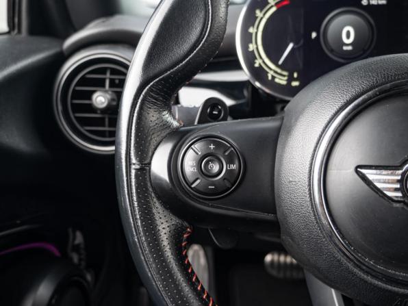 Mini Hatch III (F55/F56) с пробегом 2015 года, цена 2 180 000 рублей, 197504 км, хэтчбек, Автокод Объявления
