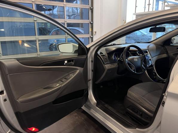 Hyundai Sonata VI (YF) с пробегом 2010 года, цена 1 150 000 рублей, 262012 км, седан, Автокод Объявления