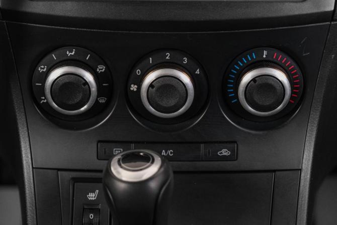 Mazda 3 II (BL) Рестайлинг с пробегом 2013 года, цена 959 000 рублей, 215000 км, седан, Автокод Объявления