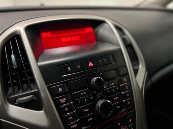 Opel Astra J с пробегом 2011 года, цена 520 000 рублей, 296000 км, хэтчбек, Автокод Объявления