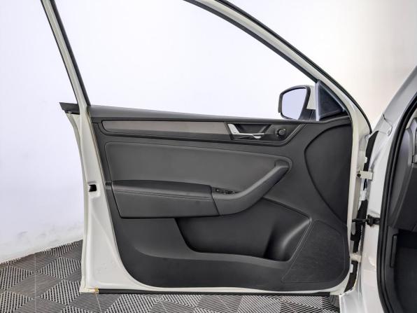 Skoda Rapid II с пробегом 2020 года, цена 1 475 000 рублей, 93423 км, лифтбек, Автокод Объявления