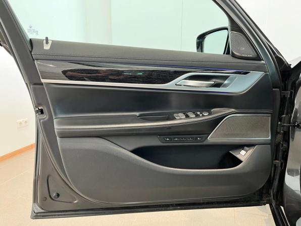 BMW 7 серии VI (G11/G12) Рестайлинг с пробегом 2020 года, цена 4 880 000 рублей, 186306 км, седан, Автокод Объявления