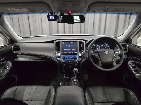 Toyota Crown XIV (S210) Рестайлинг с пробегом 2015 года, цена 2 649 000 рублей, 193000 км, седан, Автокод Объявления