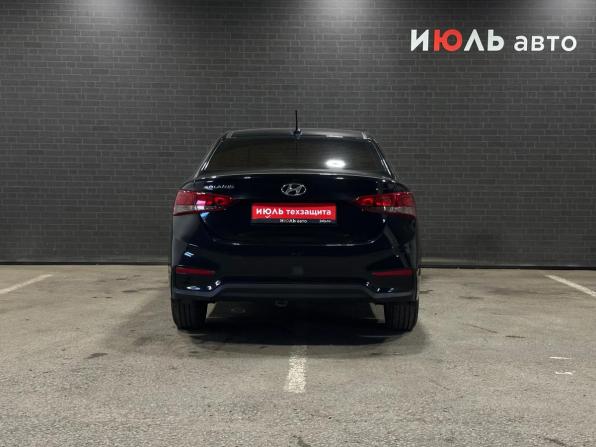 Hyundai Solaris II с пробегом 2017 года, цена 1 040 000 рублей, 133852 км, седан, Автокод Объявления