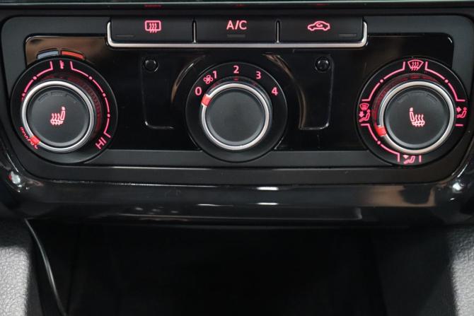 Volkswagen Jetta VI Рестайлинг с пробегом 2015 года, цена 1 168 000 рублей, 151280 км, седан, Автокод Объявления