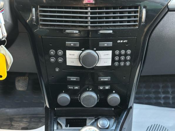 Opel Astra H Рестайлинг с пробегом 2008 года, цена 320 000 рублей, 246093 км, хэтчбек, Автокод Объявления