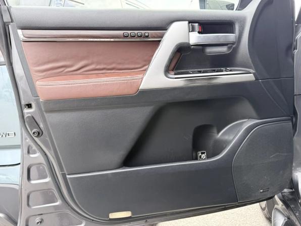 Toyota Land Cruiser 200 Series Рестайлинг 2 с пробегом 2016 года, цена 5 249 000 рублей, 303953 км, внедорожник, Автокод Объявления