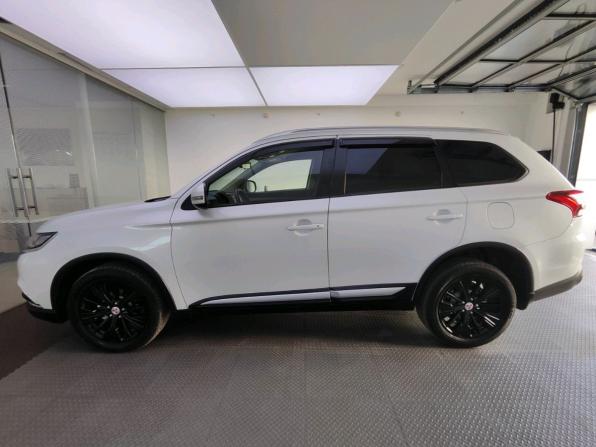 Mitsubishi Outlander III Рестайлинг 2 с пробегом 2018 года, цена 2 299 000 рублей, 160135 км, внедорожник, Автокод Объявления