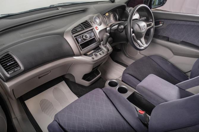 Honda Stream II Рестайлинг с пробегом 2011 года, цена 1 099 000 рублей, 251000 км, компактвэн, Автокод Объявления