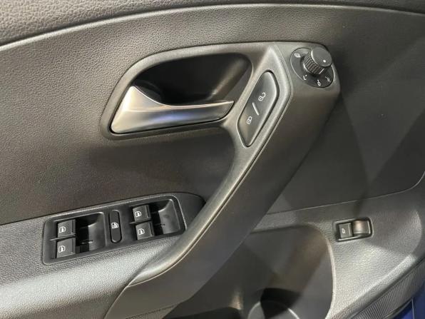 Volkswagen Polo V Рестайлинг с пробегом 2018 года, цена 970 000 рублей, 102000 км, седан, Автокод Объявления