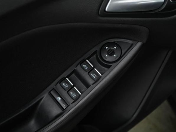 Ford Focus III Рестайлинг с пробегом 2017 года, цена 999 000 рублей, 108796 км, хэтчбек, Автокод Объявления