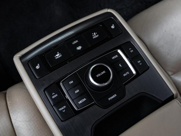 Hyundai Genesis II с пробегом 2014 года, цена 1 950 000 рублей, 172461 км, седан, Автокод Объявления