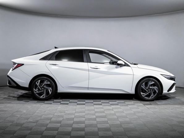 Hyundai Elantra VII (CN7) Рестайлинг с пробегом 2024 года, цена 2 200 000 рублей, 31881 км, седан, Автокод Объявления