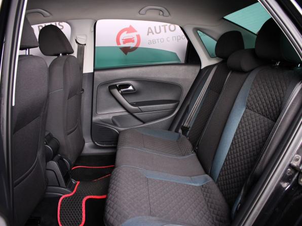 Volkswagen Polo V Рестайлинг с пробегом 2019 года, цена 1 369 000 рублей, 124900 км, седан, Автокод Объявления