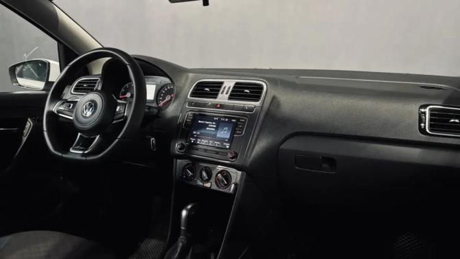 Volkswagen Polo V Рестайлинг с пробегом 2019 года, цена 1 240 000 рублей, 133136 км, седан, Автокод Объявления