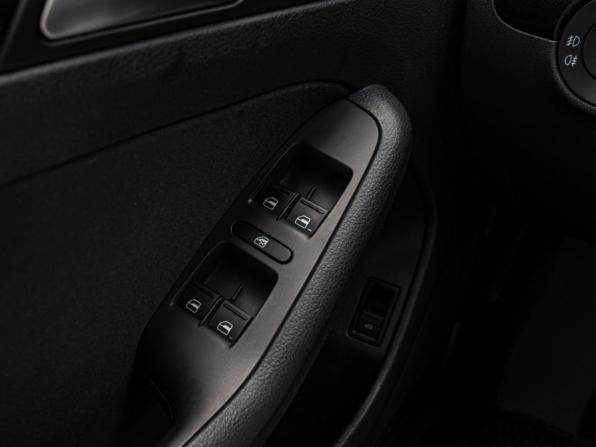Volkswagen Jetta VI с пробегом 2013 года, цена 1 095 000 рублей, 183541 км, седан, Автокод Объявления