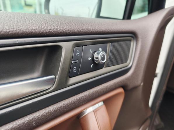 Volkswagen Touareg II с пробегом 2012 года, цена 1 959 700 рублей, 277560 км, внедорожник, Автокод Объявления