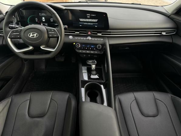 Hyundai Elantra VII (CN7) Рестайлинг с пробегом 2023 года, цена 2 379 000 рублей, 272 км, седан, Автокод Объявления