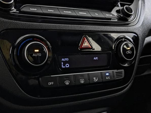 Hyundai Solaris II Рестайлинг с пробегом 2022 года, цена 1 799 000 рублей, 84425 км, седан, Автокод Объявления