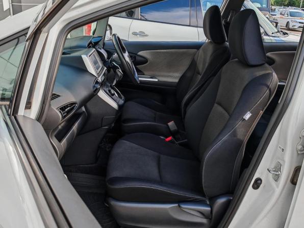 Toyota Wish II с пробегом 2010 года, цена 1 230 000 рублей, 182503 км, минивэн, Автокод Объявления