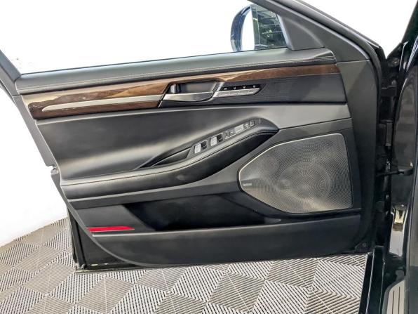 Genesis G90 I с пробегом 2018 года, цена 3 270 000 рублей, 101888 км, седан, Автокод Объявления
