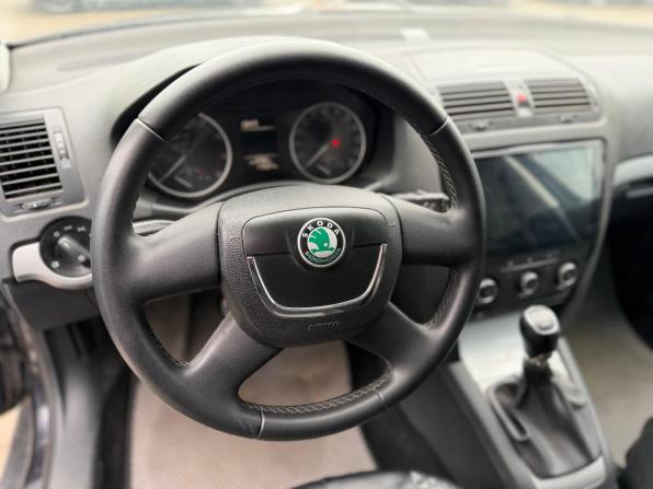 Skoda Octavia II (A5) Рестайлинг с пробегом 2013 года, цена 846 000 рублей, 173323 км, лифтбек, Автокод Объявления