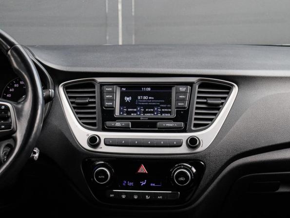 Hyundai Solaris II с пробегом 2018 года, цена 1 350 000 рублей, 166833 км, седан, Автокод Объявления
