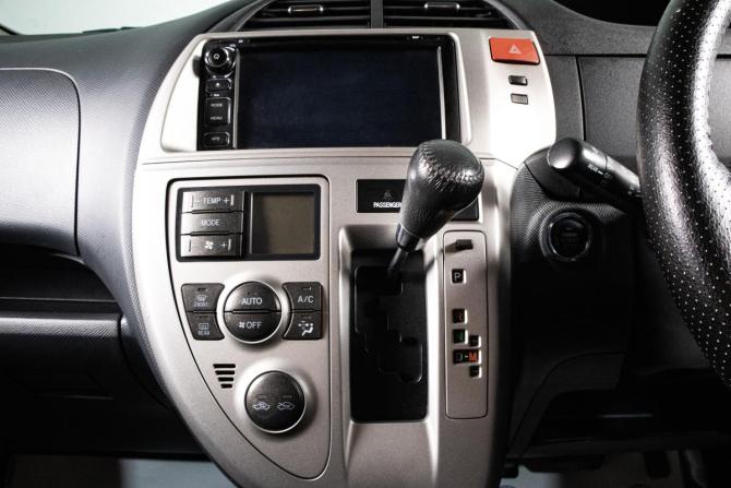 Toyota Ractis I с пробегом 2009 года, цена 764 000 рублей, 176800 км, хэтчбек, Автокод Объявления