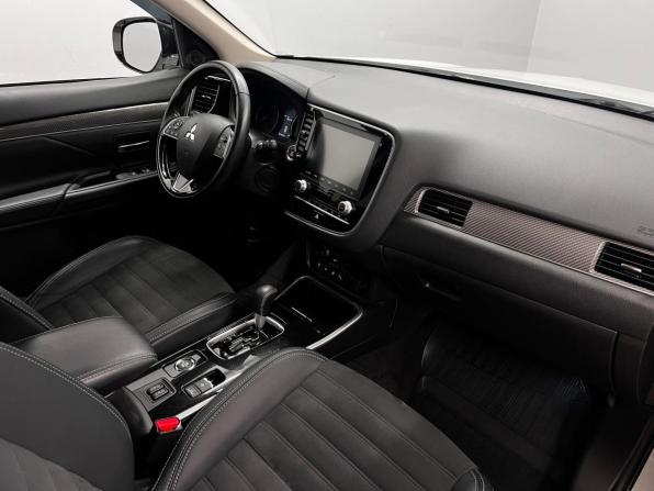 Mitsubishi Outlander III Рестайлинг 3 с пробегом 2022 года, цена 2 749 000 рублей, 77647 км, внедорожник, Автокод Объявления