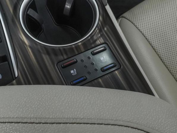 Toyota Camry VIII (XV70) с пробегом 2019 года, цена 2 760 000 рублей, 132316 км, седан, Автокод Объявления