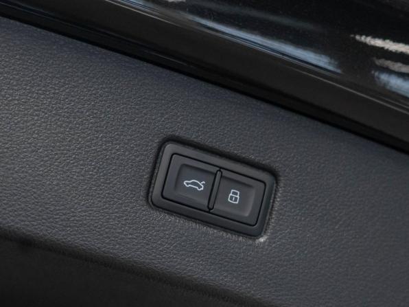 Audi Q7 II (4M) Рестайлинг 2 с пробегом 2025 года, цена 15 990 000 рублей, 10 км, внедорожник, Автокод Объявления