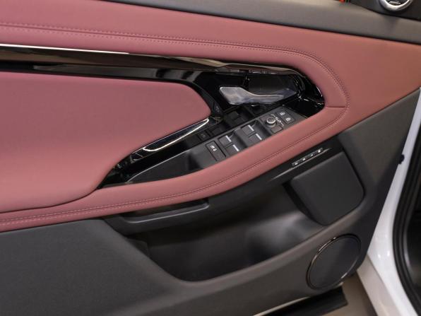 Land Rover Range Rover Evoque II Рестайлинг с пробегом 2025 года, цена 5 920 000 рублей, 30 км, внедорожник, Автокод Объявления