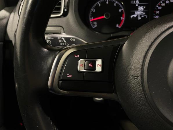 Volkswagen Polo V Рестайлинг с пробегом 2019 года, цена 1 399 000 рублей, 68894 км, седан, Автокод Объявления
