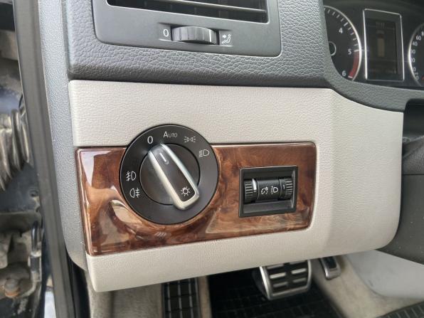 Volkswagen Multivan T5 Рестайлинг с пробегом 2010 года, цена 1 748 000 рублей, 346000 км, минивэн, Автокод Объявления