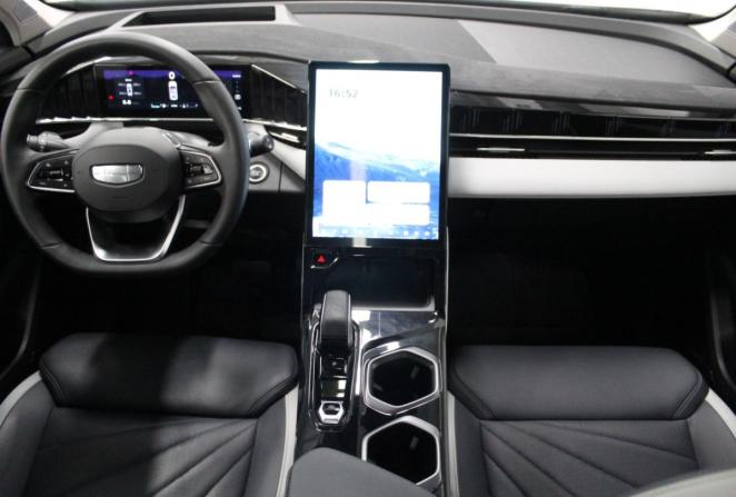 Geely Atlas II с пробегом 2024 года, цена 2 895 000 рублей, 17838 км, внедорожник, Автокод Объявления