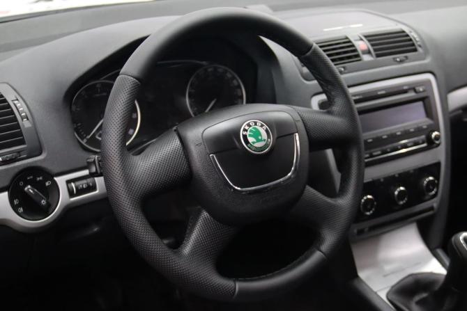 Skoda Octavia II (A5) Рестайлинг с пробегом 2013 года, цена 695 950 рублей, 195574 км, лифтбек, Автокод Объявления