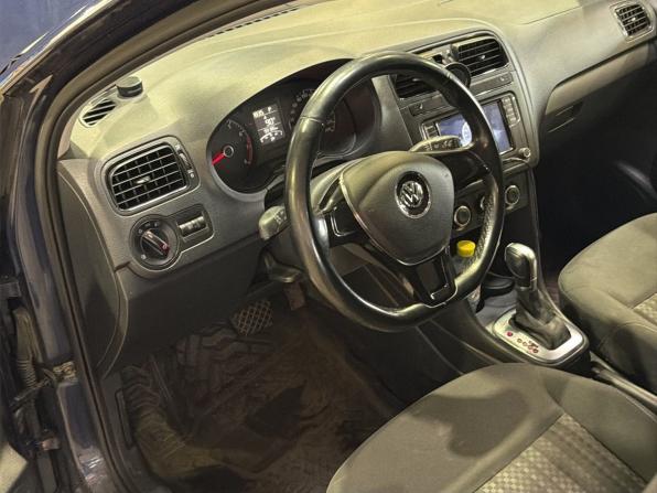 Volkswagen Polo V Рестайлинг с пробегом 2017 года, цена 1 175 000 рублей, 93000 км, седан, Автокод Объявления