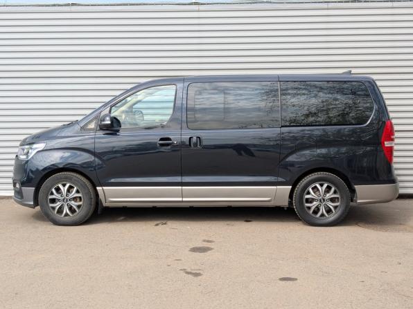 Hyundai H-1 II Рестайлинг 2 с пробегом 2021 года, цена 3 775 000 рублей, 73071 км, минивэн, Автокод Объявления
