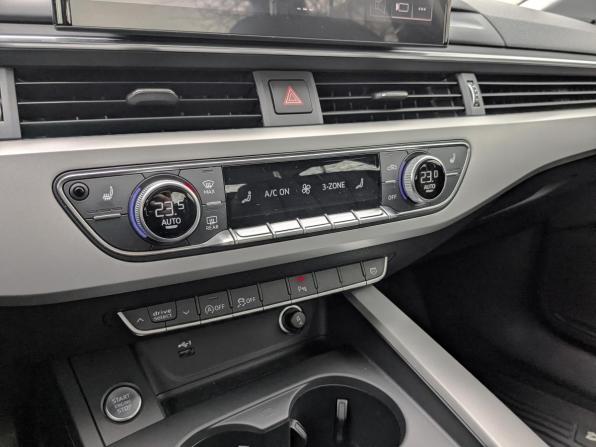 Audi A4 V (B9) Рестайлинг с пробегом 2022 года, цена 3 750 000 рублей, 44761 км, седан, Автокод Объявления