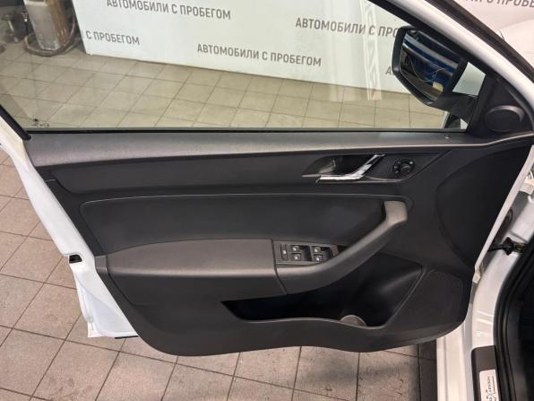 Skoda Rapid I с пробегом 2016 года, цена 1 049 000 рублей, 115680 км, лифтбек, Автокод Объявления