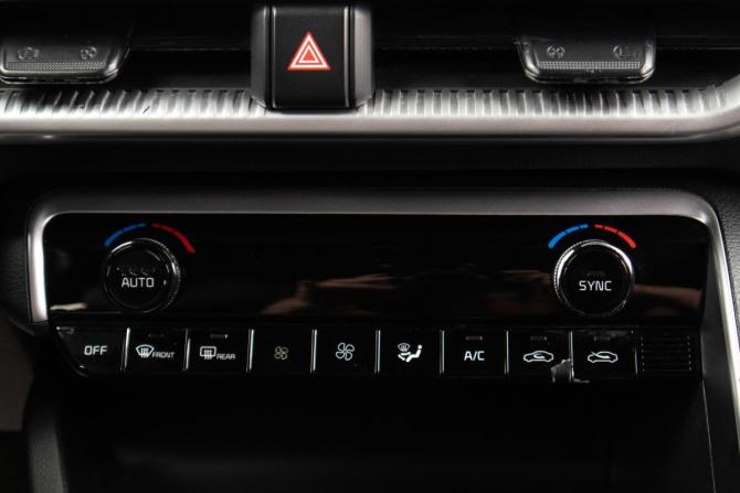 Kia K5 III с пробегом 2021 года, цена 2 299 000 рублей, 93875 км, седан, Автокод Объявления