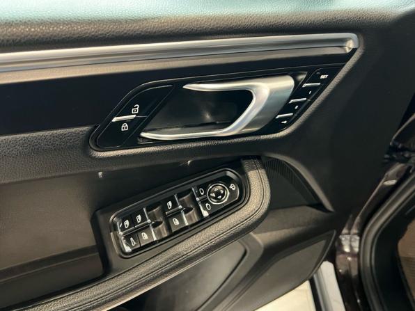 Porsche Macan I Рестайлинг с пробегом 2019 года, цена 3 649 000 рублей, 176000 км, внедорожник, Автокод Объявления