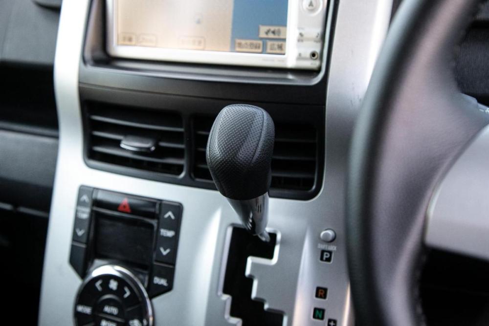 Toyota Voxy II (R70) Иркутск  - изображение 13