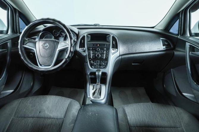 Opel Astra J Рестайлинг с пробегом 2013 года, цена 739 000 рублей, 206000 км, седан, Автокод Объявления