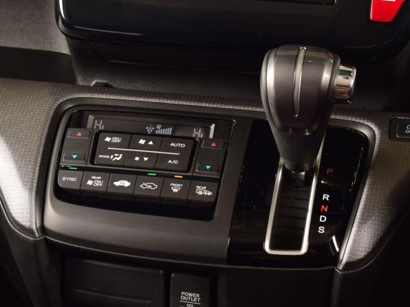 Honda Stepwgn V Рестайлинг с пробегом 2019 года, цена 2 214 995 рублей, 94852 км, минивэн, Автокод Объявления
