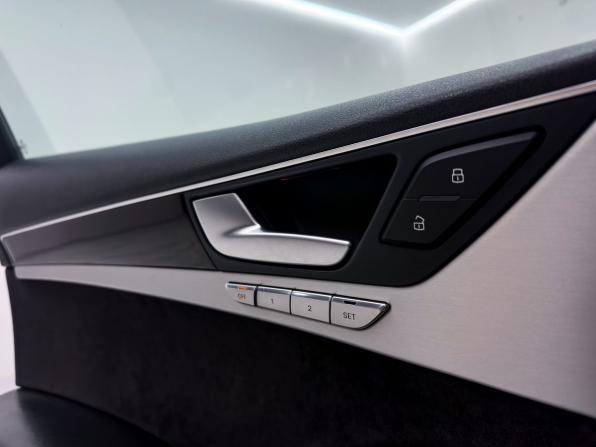 Audi A8 III (D4) Рестайлинг с пробегом 2016 года, цена 2 399 000 рублей, 172000 км, седан, Автокод Объявления