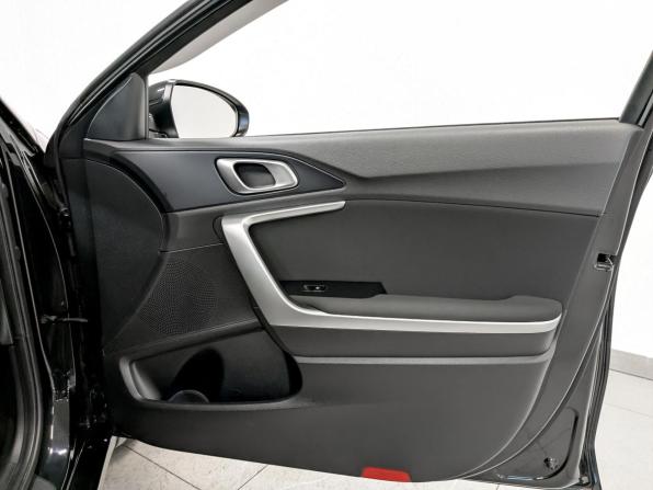Kia Ceed III Рестайлинг с пробегом 2021 года, цена 2 150 000 рублей, 68212 км, универсал, Автокод Объявления