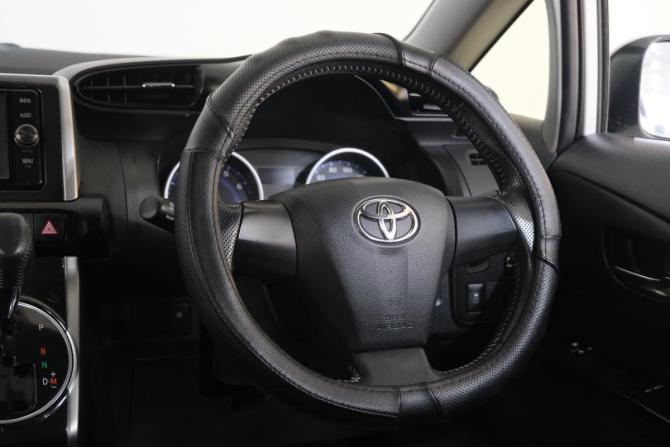 Toyota Wish II Рестайлинг с пробегом 2017 года, цена 2 019 000 рублей, 85000 км, минивэн, Автокод Объявления