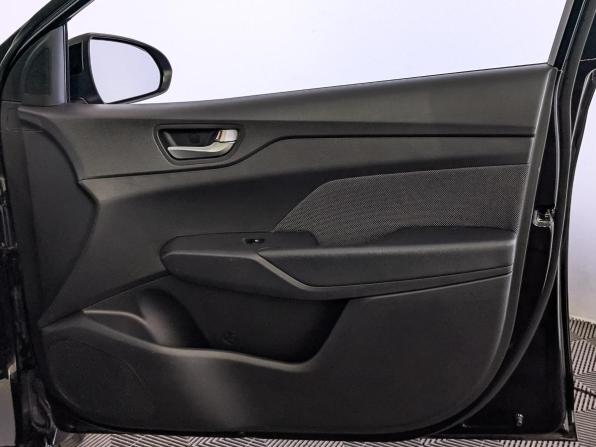 Hyundai Solaris II с пробегом 2017 года, цена 1 290 000 рублей, 98266 км, седан, Автокод Объявления